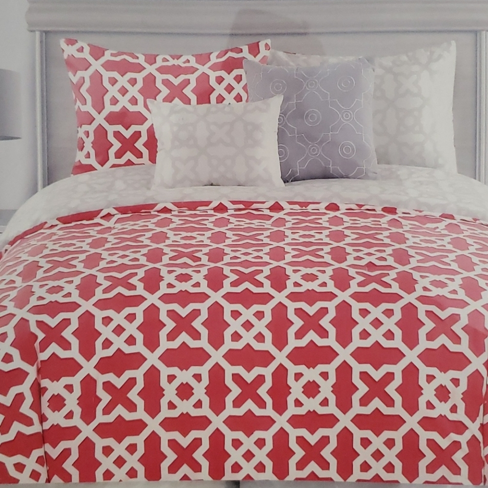 Max Studio Twin bedding comfort set